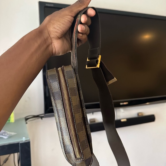 Louis Vuitton monogram chest bag in brown used but in great condition - Picture 3 of 4